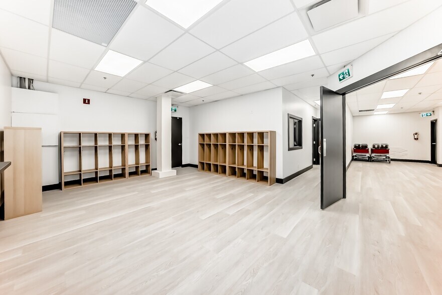 More Photos Of 1015 Centre St NW, Calgary Storefront Retail Residential For Sale