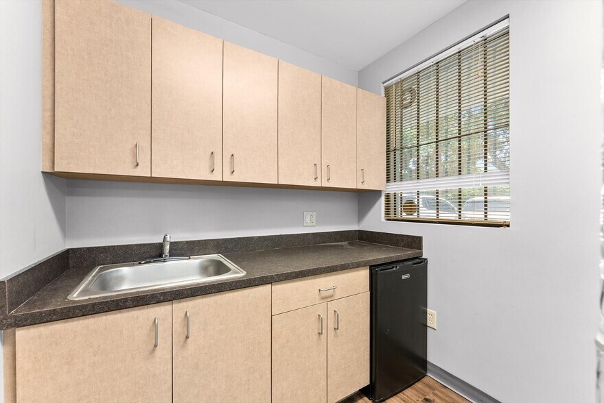 More Photos Of 352 Tall Pines Rd, West Palm Beach Warehouse For Sale
