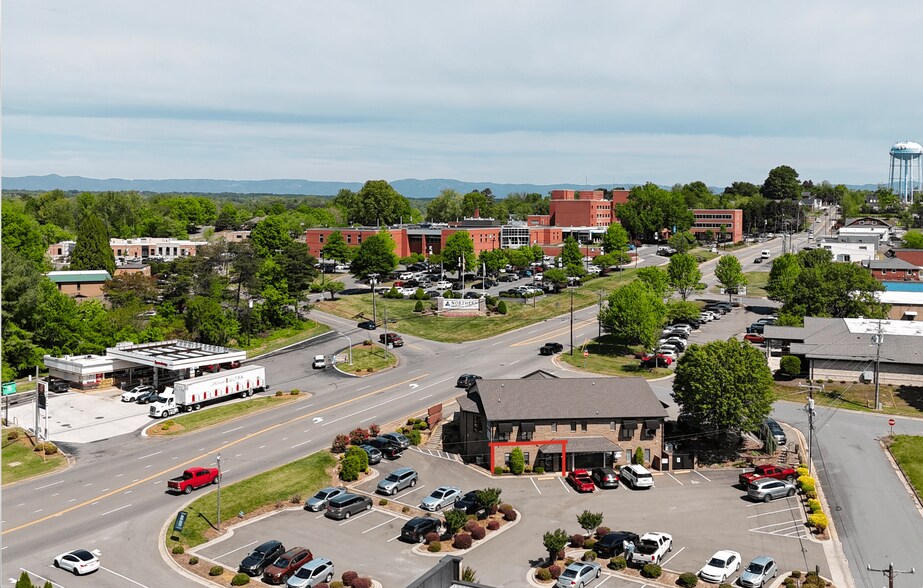 Primary Photo Of 1008 Old Rockford St, Mount Airy Medical For Lease