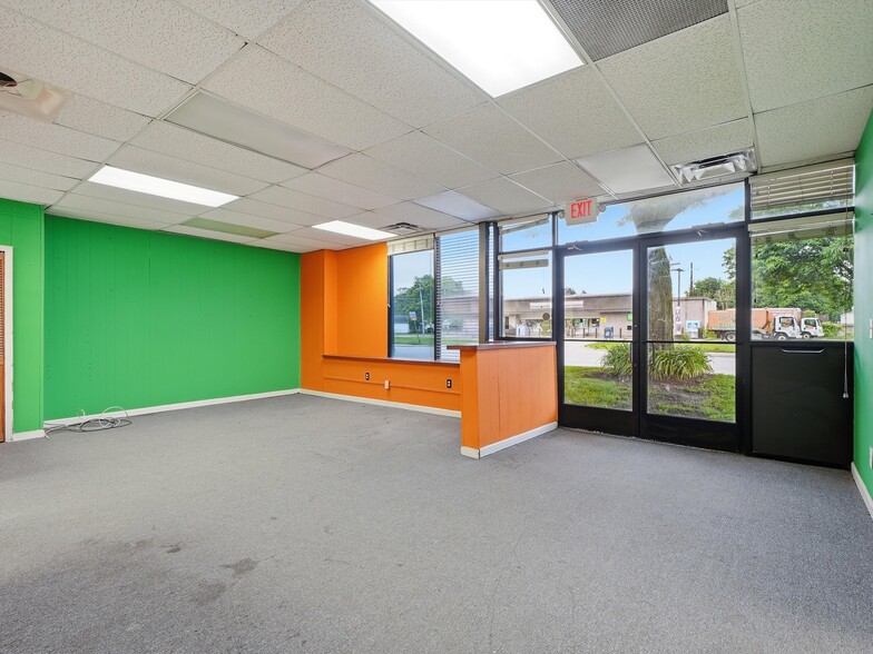 More Photos Of 832 W 11 Mile Rd, Madison Heights Warehouse For Sale