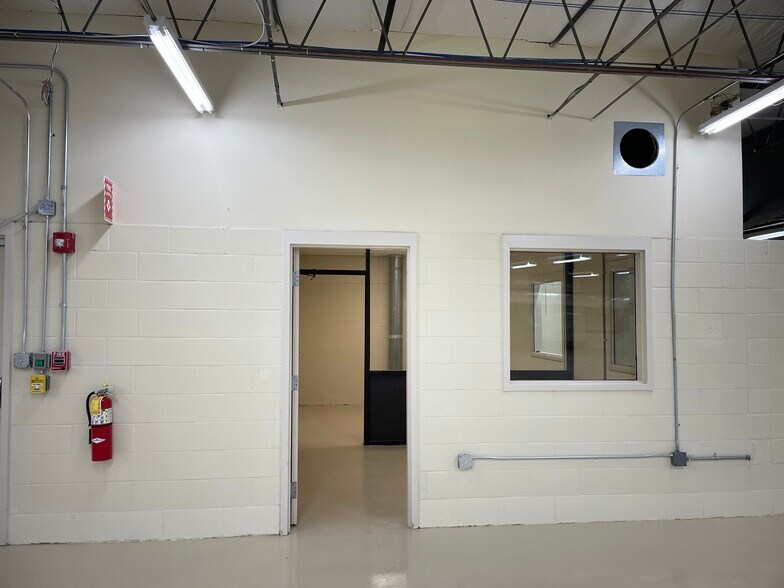More Photos Of 2845 Wall Triana Hwy, Huntsville Warehouse For Lease