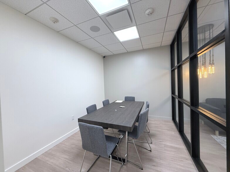 More Photos Of 6100 Corporate Dr, Houston Office For Sale