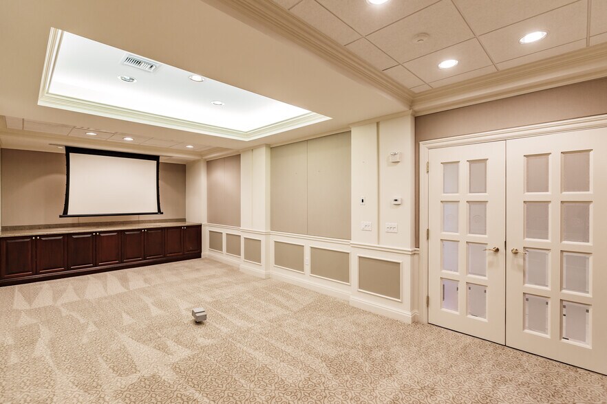 More Photos Of 2080 Ringling Blvd, Sarasota Office For Lease