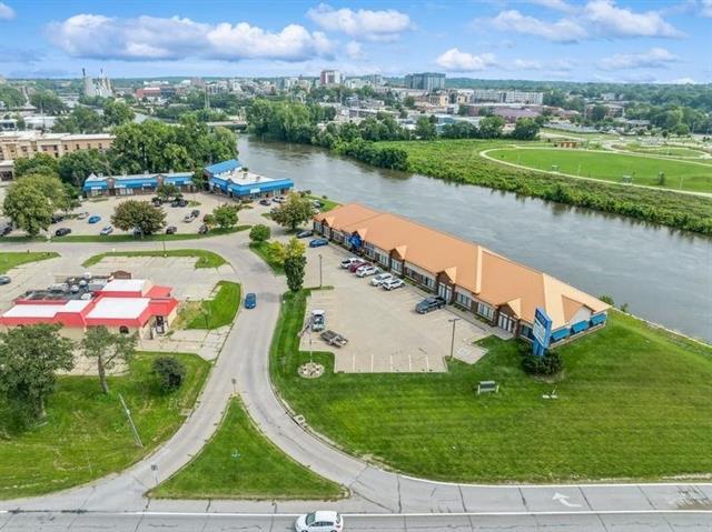 More Photos Of 24 Sturgis Corner Dr, Iowa City Storefront Retail Office For Sale
