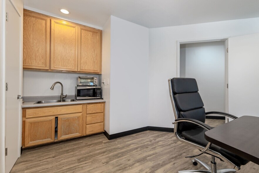 More Photos Of 110 Spring Hill Dr, Grass Valley Manufacturing For Sale