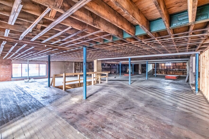 More Photos Of 177-179 N Main St, Russellville Storefront For Lease