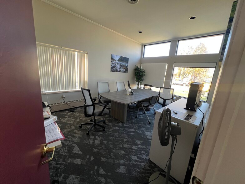More Photos Of 170 East Ave, Lockport Office For Lease