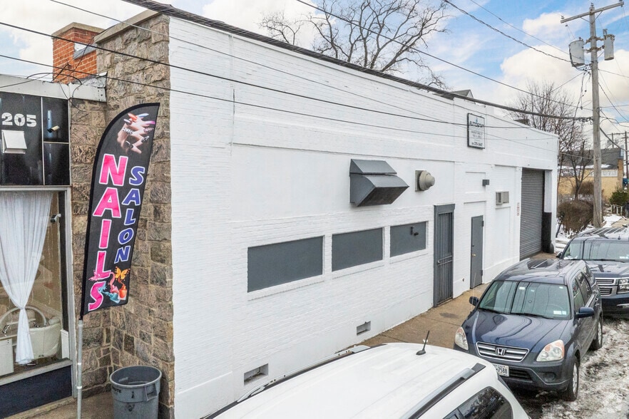 More Photos Of 203-205-209 Nassau Rd, Roosevelt Industrial For Sale