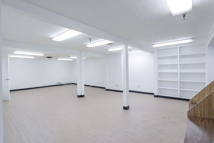 More Photos Of 2334 Production Dr, Indianapolis Warehouse For Lease