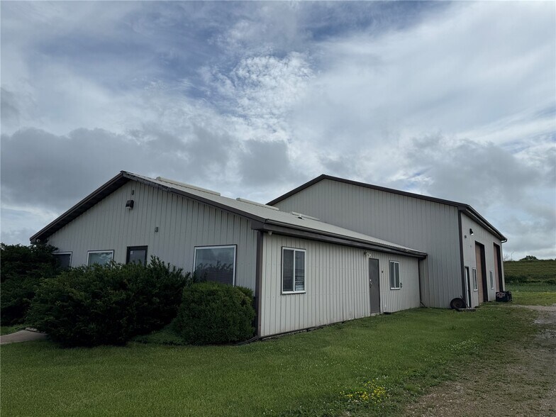 More Photos Of 4299 Lewis Access Rd, Center Point Warehouse For Lease