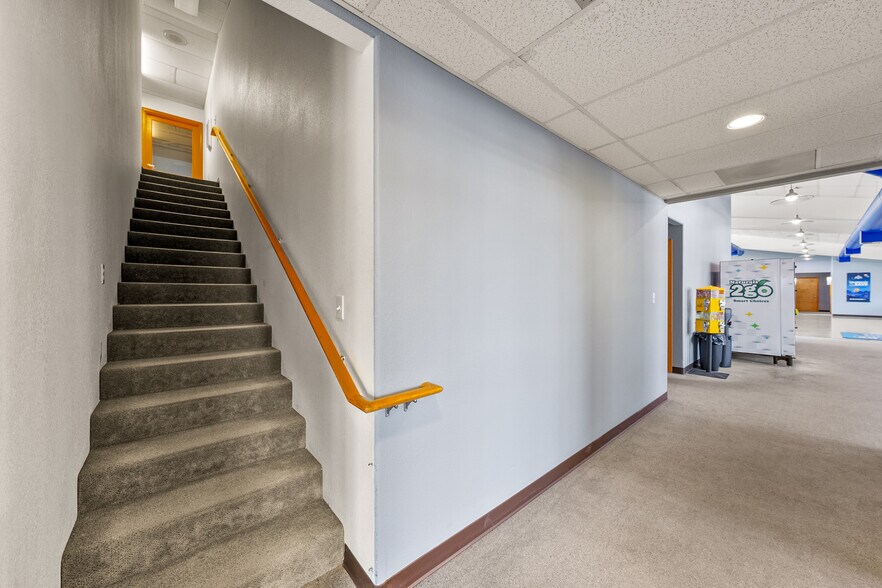 More Photos Of 3976 Crater Lake Ave, Medford Auto Dealership For Lease