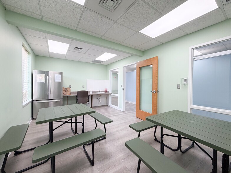 More Photos Of 1645 Ellington Rd, South Windsor Office For Sale