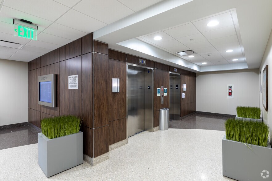 More Photos Of 1411 S Potomac St, Aurora Unknown For Lease