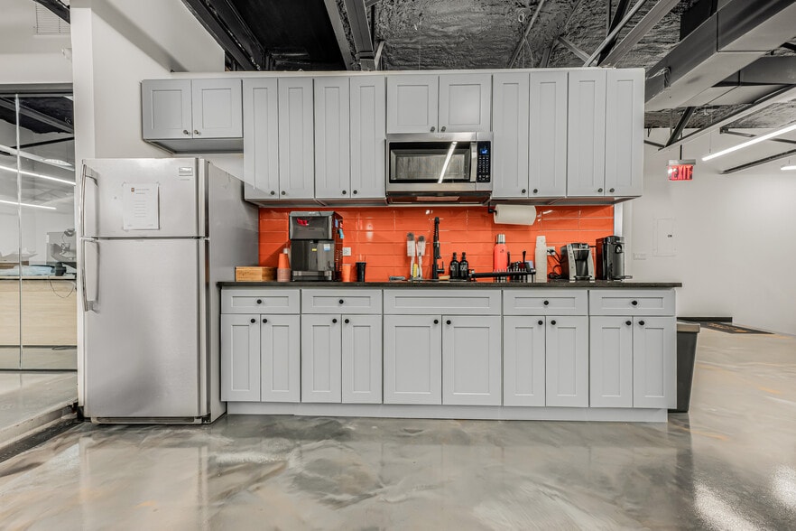 More Photos Of 162-20 77th Rd, Flushing Light Manufacturing For Sale