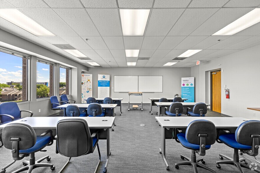 More Photos Of 8713 Airport Fwy, North Richland Hills Office For Lease