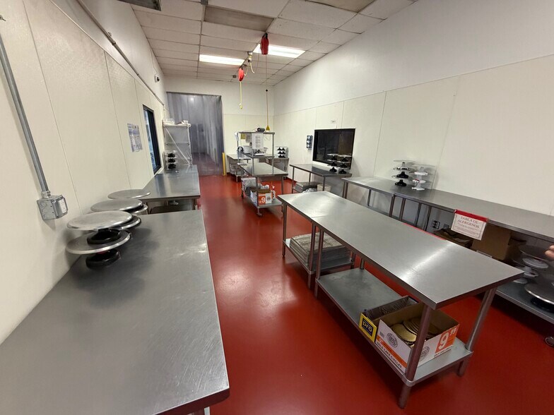 More Photos Of 9019 Governors Row, Dallas Food Processing For Lease