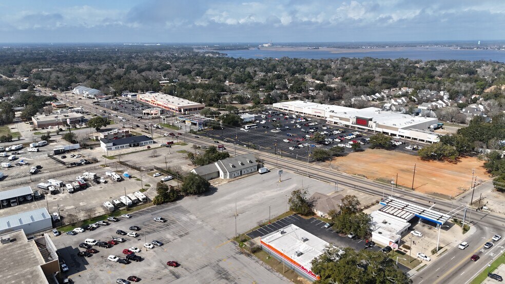 More Photos Of 2404 Pass Rd, Biloxi Freestanding For Lease