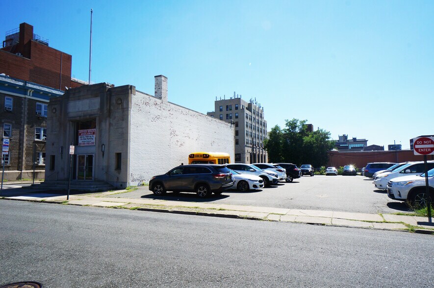More Photos Of 242 State St, Hackensack Freestanding For Lease
