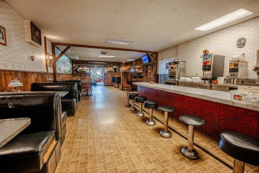 More Photos Of 176 N Market St, Shreve General Retail For Sale