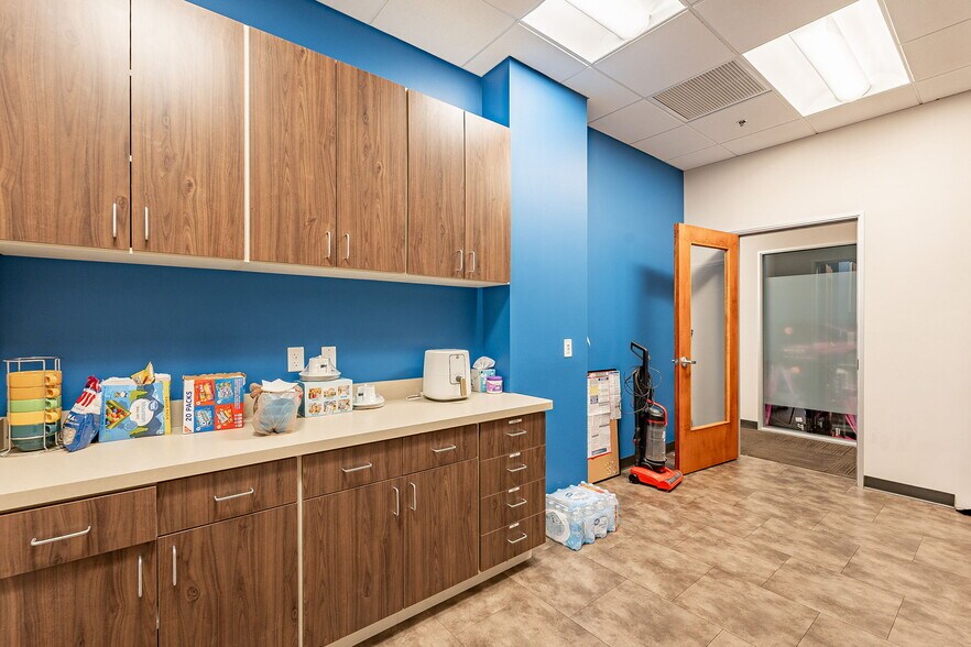 More Photos Of 1095 W Rio Salado Pky, Tempe Office For Lease