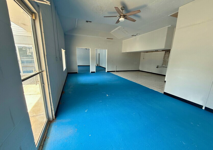 More Photos Of 3851 Harrington st, Oak Park Light Distribution For Sale