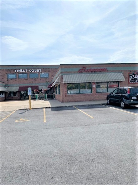 More Photos Of 7903 W 159th St, Tinley Park Storefront Retail Office For Lease