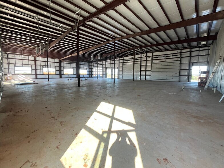 More Photos Of 11725 N Morgan Rd, Yukon Manufacturing For Sale