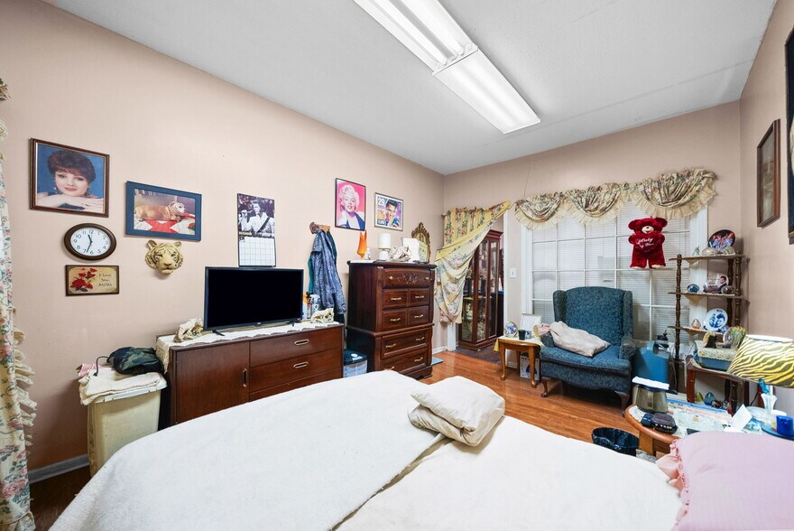 More Photos Of 1959 Fort Campbell Blvd, Clarksville Freestanding For Sale