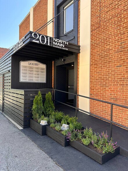 More Photos Of 201 N Main St, Farmville Office For Lease