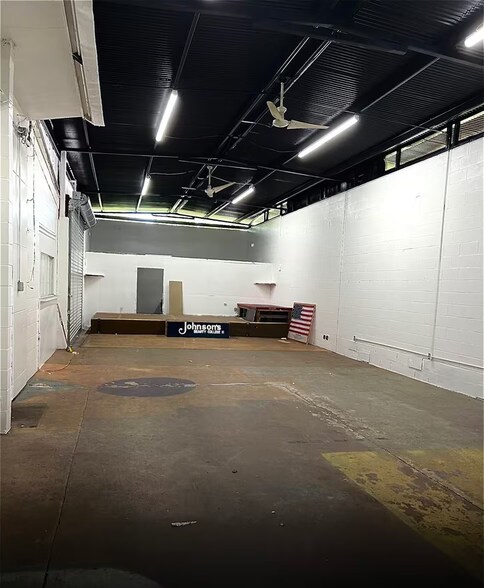 More Photos Of 1850 E Houston St, San Antonio Auto Repair For Lease