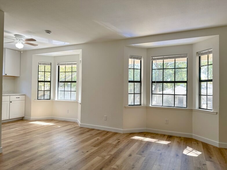 More Photos Of 1805 V St, Sacramento Dormitory For Sale