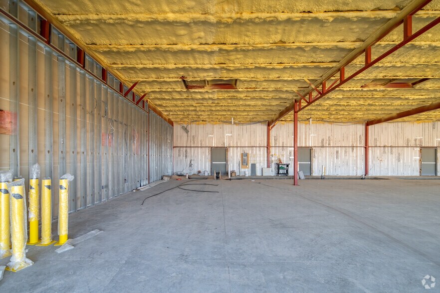 More Photos Of 1702 Louise Ln, Pearsall General Retail For Sale