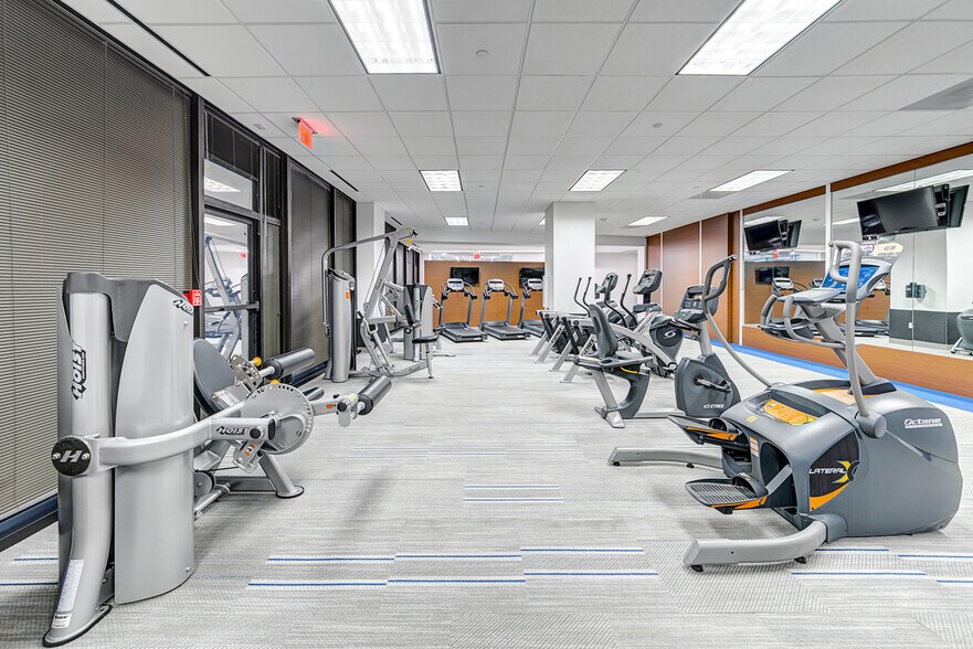 More Photos Of 5001 Lyndon B Johnson Fwy, Dallas Office For Lease