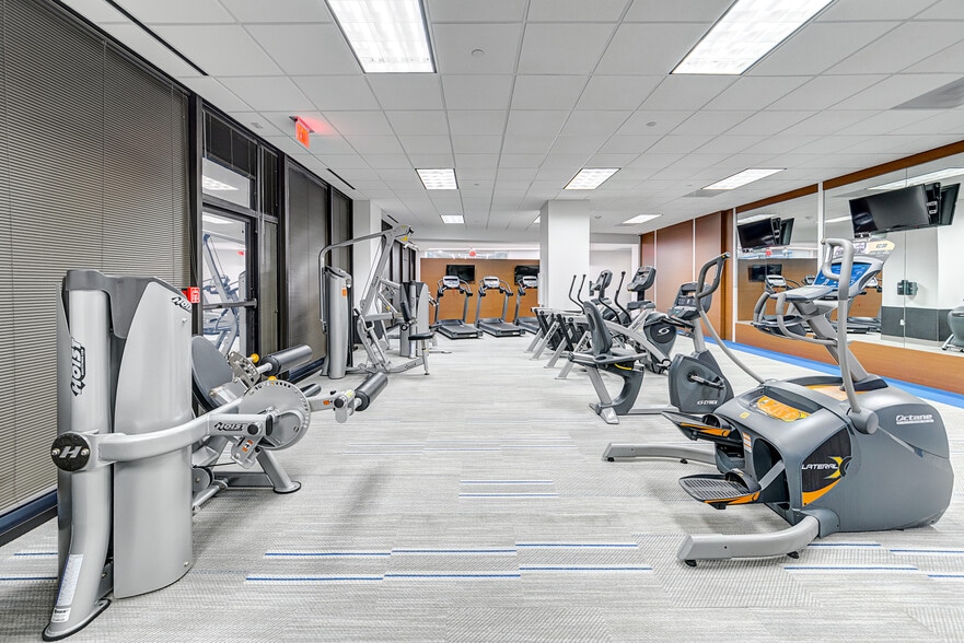 More Photos Of 5001 Lyndon B Johnson Fwy, Dallas Office For Lease