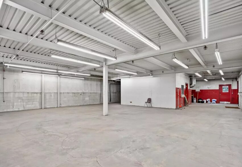 More Photos Of 2929 S Chase Ave, Milwaukee Warehouse For Sale
