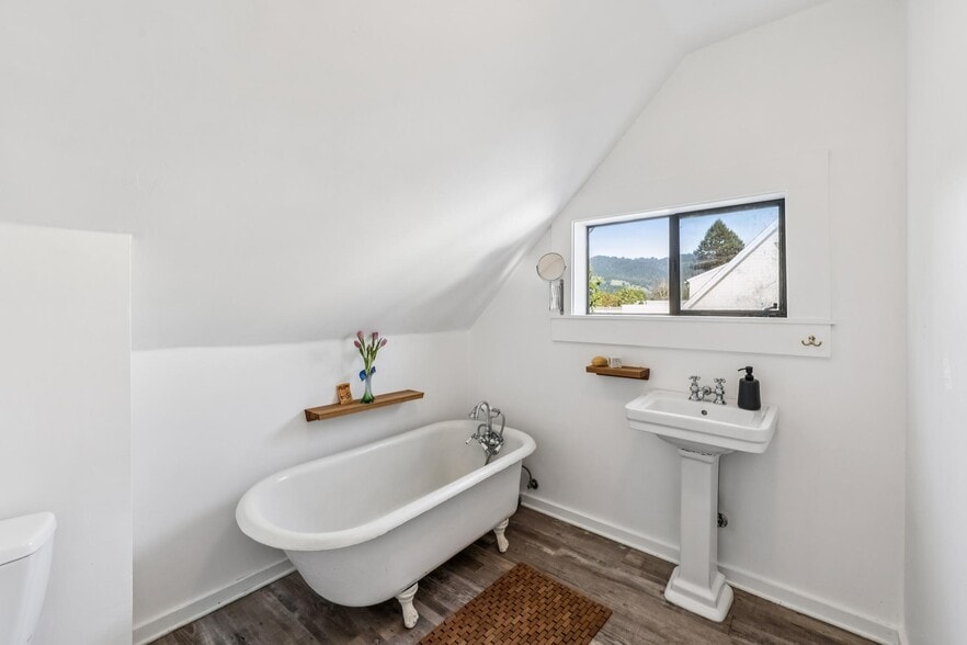 More Photos Of 11 Wharf Rd, Bolinas General Retail For Sale