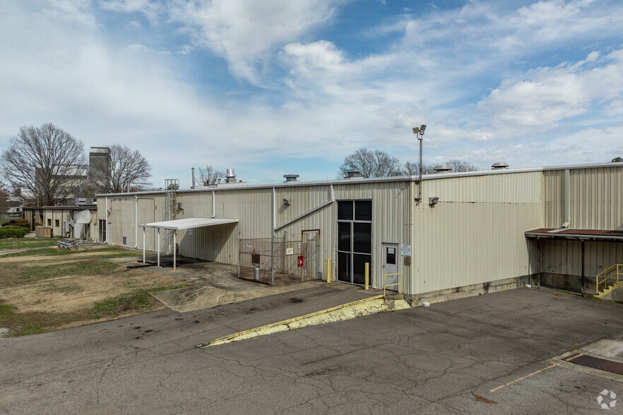 More Photos Of 1305 Progress Rd, Suffolk Warehouse For Lease