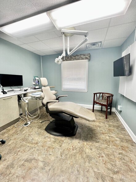 More Photos Of 411 E Statesville Ave, Mooresville Medical For Lease