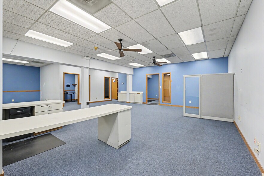 More Photos Of 22976 Outer Dr, Dearborn Flex For Lease