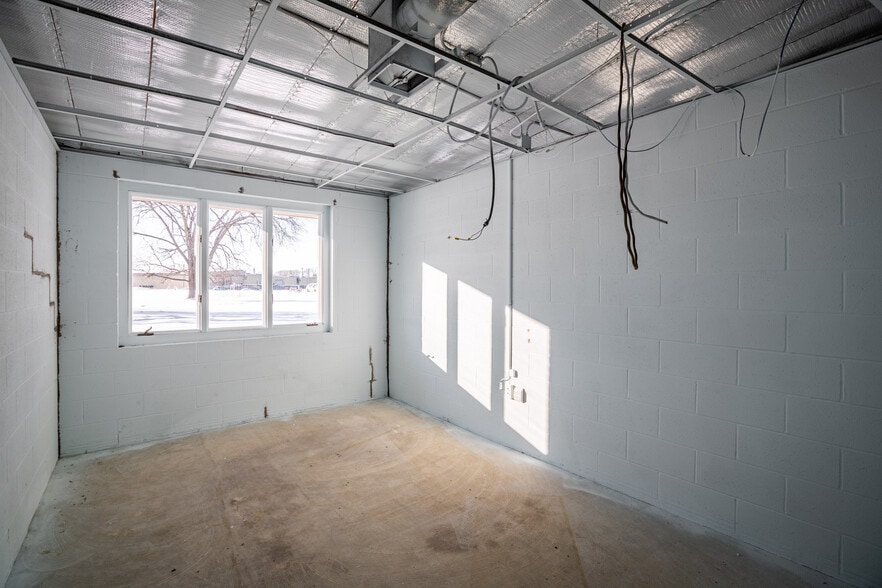 More Photos Of 445 Holton St, Sparta Warehouse For Lease