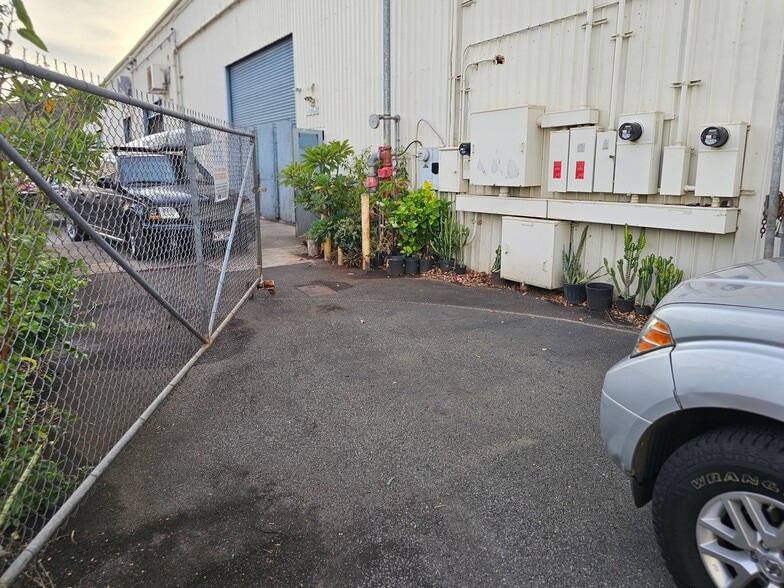 Primary Photo Of 96-1276-1276 Waihona St, Pearl City Warehouse For Lease