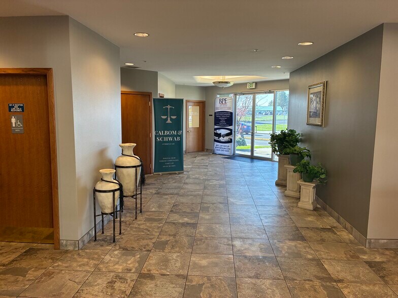 More Photos Of 1240 Pioneer Way S, Moses Lake Office For Sale