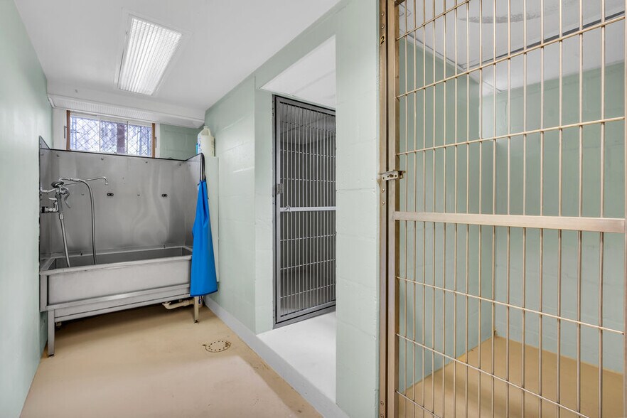 More Photos Of 261 Rt 34, Colts Neck Veterinarian Kennel For Sale