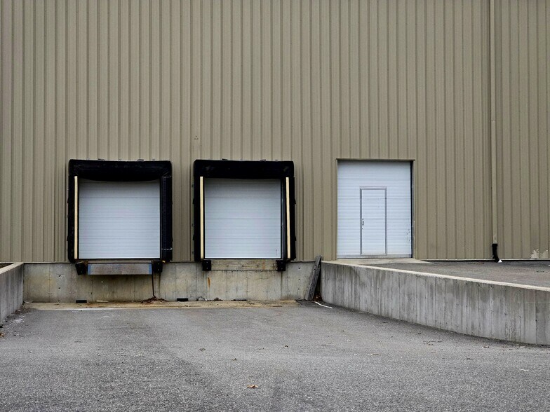 More Photos Of 231 Commerce Dr, Fall River Warehouse For Lease