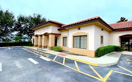 More Photos Of 805 Oakley Seaver Dr, Clermont Medical For Lease
