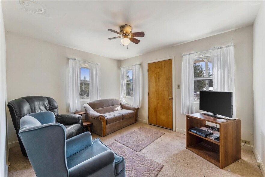 More Photos Of 17604 US-97 Hwy, Weed Apartments For Sale