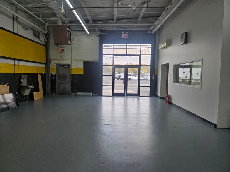 More Photos Of 59 Greenwood Ave, Midland Park Warehouse For Lease