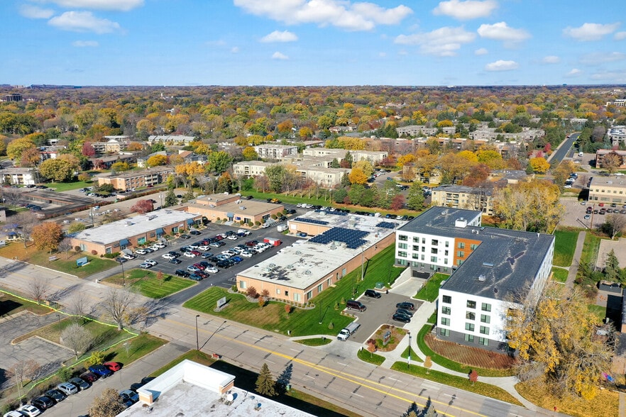 More Photos Of 4200-4250 76th St W, Edina Light Distribution For Sale