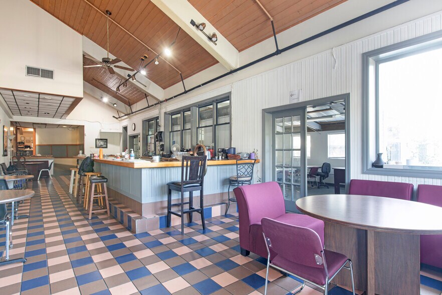 More Photos Of 3808 Tamiami Trl, Sarasota Medical For Lease