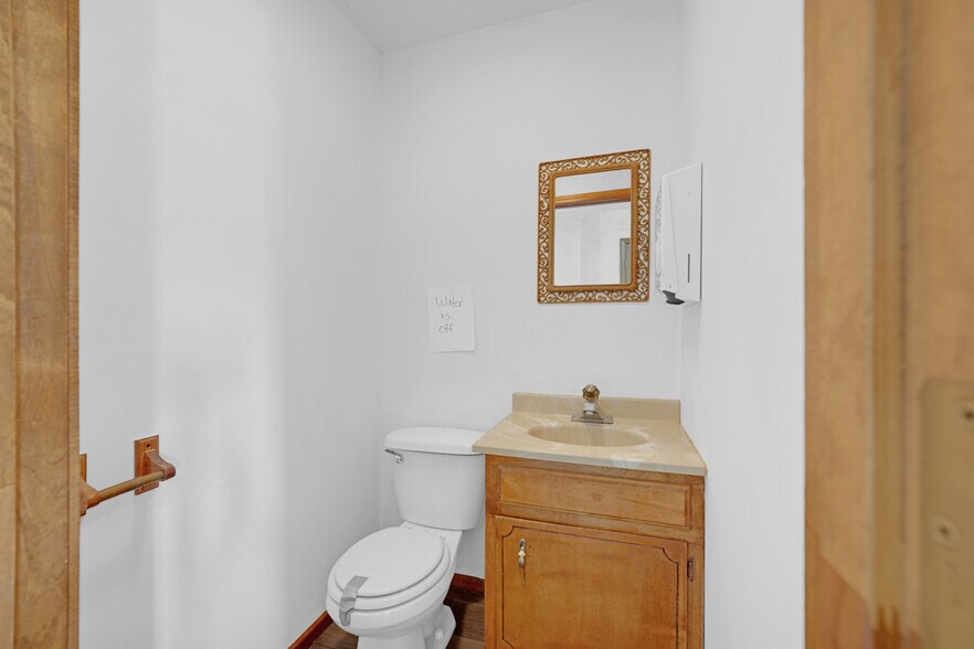 More Photos Of 804 Winchester Dr, Sedalia Medical For Sale